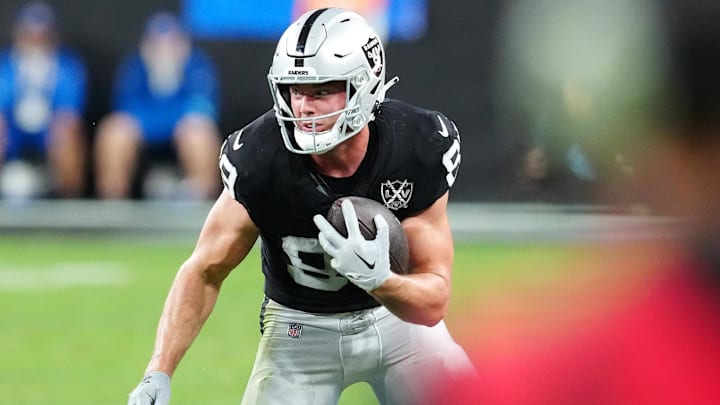 Dec 22, 2024; Paradise, Nevada, USA; Las Vegas Raiders tight end Brock Bowers (89) gains yardage after making a catch against the Jacksonville Jaguars during the fourth quarter at Allegiant Stadium. Mandatory Credit: Stephen R. Sylvanie-Imagn Images Dec 22, 2024; Paradise, Nevada, USA; Las Vegas Raiders tight end Brock Bowers (89) gains yardage after making a catch against the Jacksonville Jaguars during the fourth quarter at Allegiant Stadium. Mandatory Credit: Stephen R. Sylvanie-Imagn Images