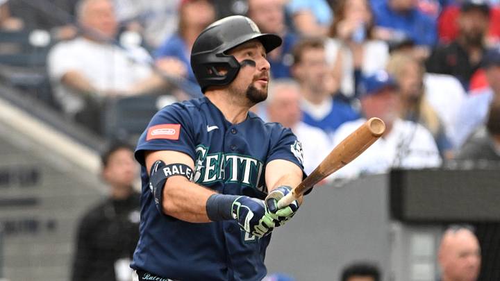 Aug 30, 2026; Toronto, Ontario, CAN; Seattle Mariners catcher Cal Raleigh (29) bats against the Toronto Blue Jays in the second inning at Rogers Centre. Mandatory Credit: Dan Hamilton-Imagn Images Aug 30, 2026; Toronto, Ontario, CAN; Seattle Mariners catcher Cal Raleigh (29) bats against the Toronto Blue Jays in the second inning at Rogers Centre. Mandatory Credit: Dan Hamilton-Imagn Images