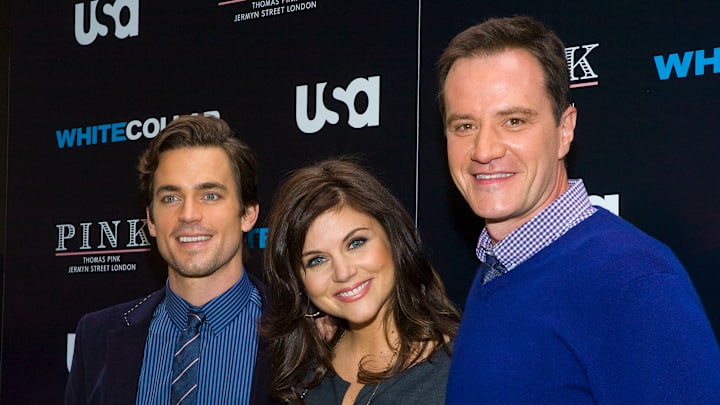 USA Presents The White Collar Shirt Bar
