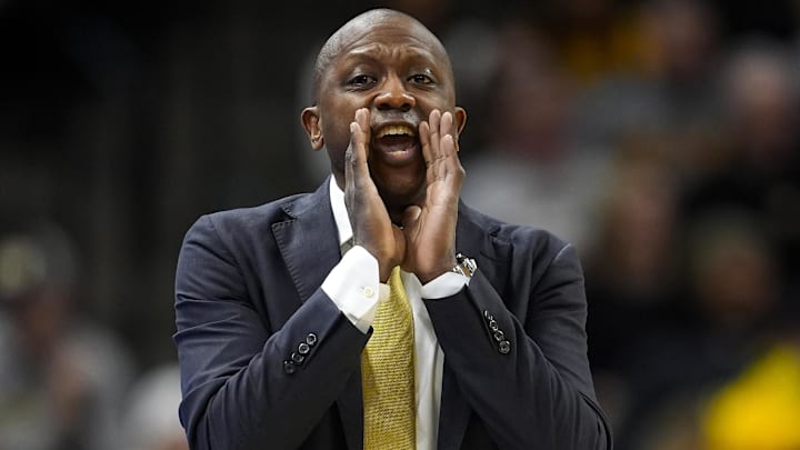Missouri Tigers head coach Dennis Gates shouts a play to his team in a game against the Ole Miss Rebels this season.