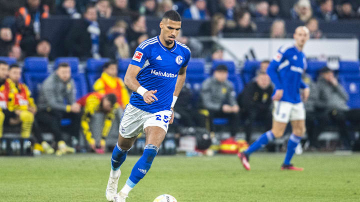 Dieses Bild wird sich vorerst nicht wiederholen: Moritz Jenz im Schalke-Trikot Dieses Bild wird sich vorerst nicht wiederholen: Moritz Jenz im Schalke-Trikot