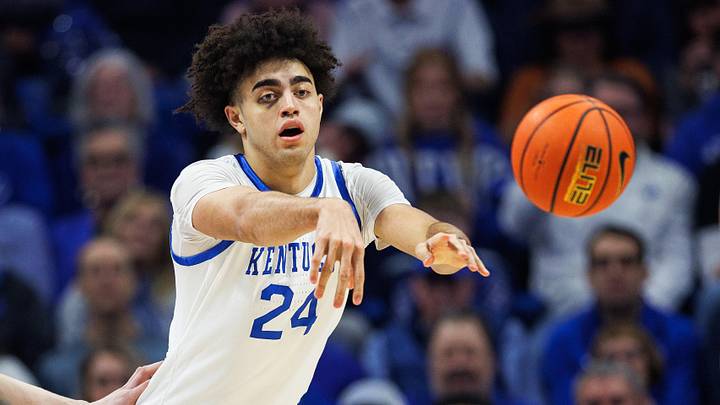 Jan 21, 2026; Lexington, Kentucky, USA; Kentucky Wildcats center Malachi Moreno (24) passes the ball during the first half against the Texas Longhorns at Rupp Arena at Central Bank Center. Mandatory Credit: Jordan Prather-Imagn Images