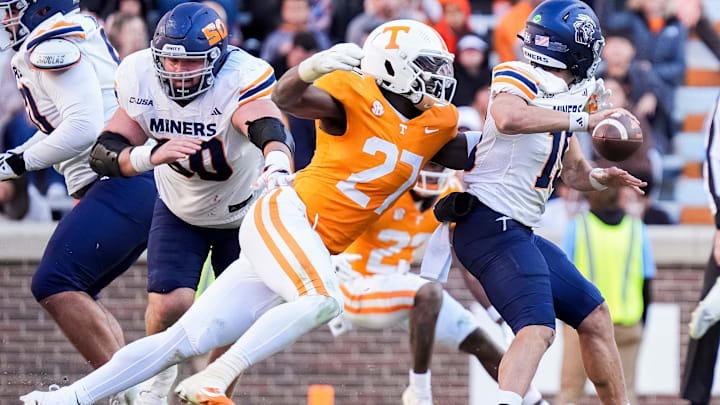Tennessee defensive lineman James Pearce Jr. (27) sacks UTEP quarterback JP Pickles (19) Tennessee defensive lineman James Pearce Jr. (27) sacks UTEP quarterback JP Pickles (19)