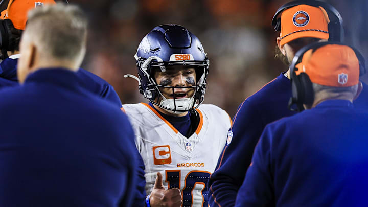 Dec 28, 2024; Cincinnati, Ohio, USA; Denver Broncos quarterback Bo Nix (10) during the second half in the game against the Cincinnati Bengals at Paycor Stadium. Dec 28, 2024; Cincinnati, Ohio, USA; Denver Broncos quarterback Bo Nix (10) during the second half in the game against the Cincinnati Bengals at Paycor Stadium.