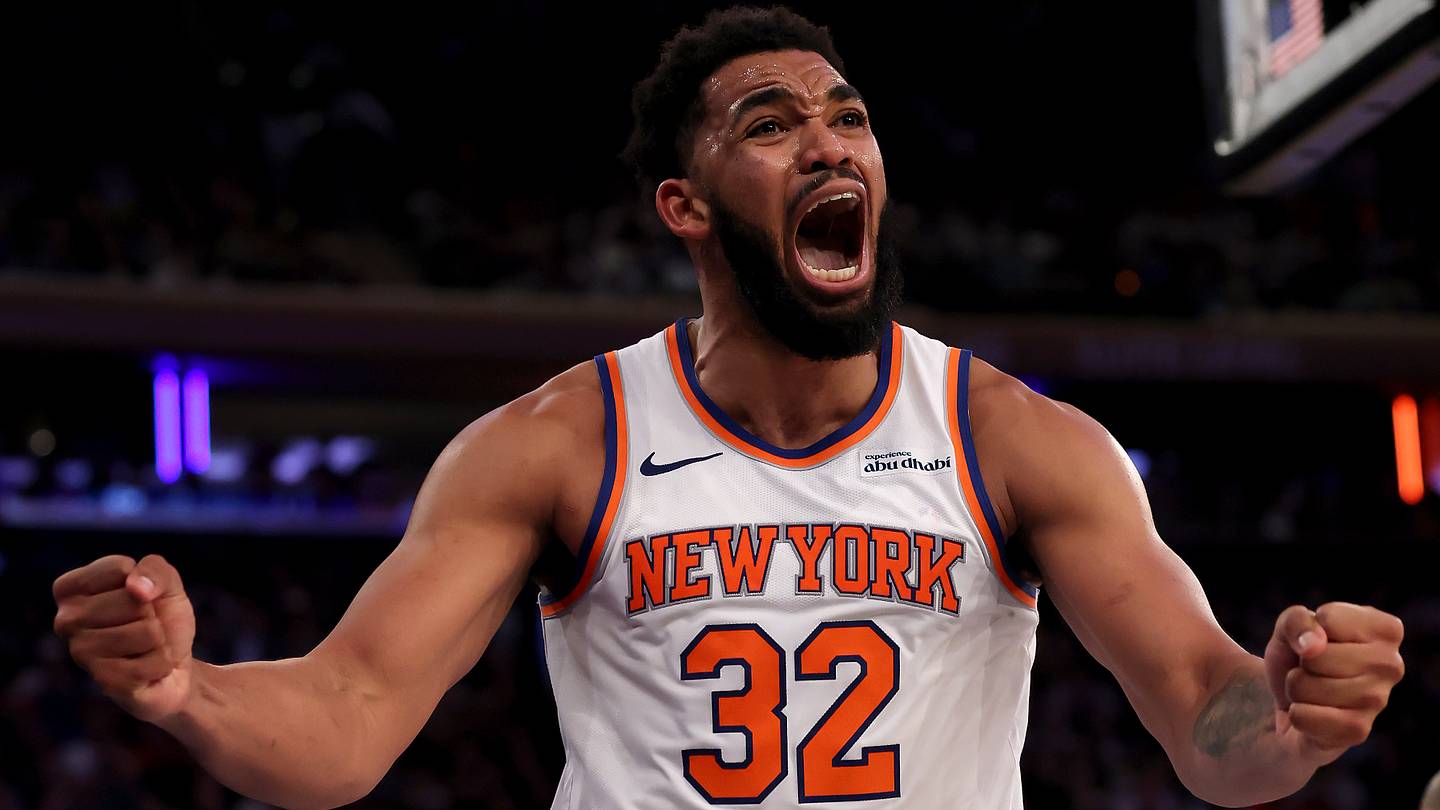 Knicks Weigh Major Changes as Towns Struggles