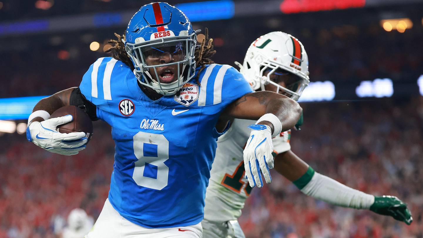 One Dark Horse Who Should Make the Eagles Roster After OTAs:
