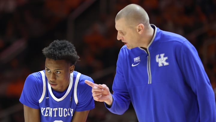 Jan 28, 2025; Knoxville, Tennessee, USA; Kentucky Wildcats head coach Mark Pope speaks with guard Jaxson Robinson (2) during the first half against the Tennessee Volunteers at Thompson-Boling Arena at Food City Center. Mandatory Credit: Randy Sartin-Imagn Images Jan 28, 2025; Knoxville, Tennessee, USA; Kentucky Wildcats head coach Mark Pope speaks with guard Jaxson Robinson (2) during the first half against the Tennessee Volunteers at Thompson-Boling Arena at Food City Center. Mandatory Credit: Randy Sartin-Imagn Images