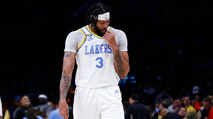 Los Lakers manejarán con precaución la lesión que tiene Davis en su pie 