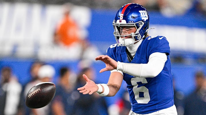 New York Giants quarterback Jaxson Dart (6) receives the ball from the snap during the first quarter against the New England Patriots at MetLife Stadium. New York Giants quarterback Jaxson Dart (6) receives the ball from the snap during the first quarter against the New England Patriots at MetLife Stadium.