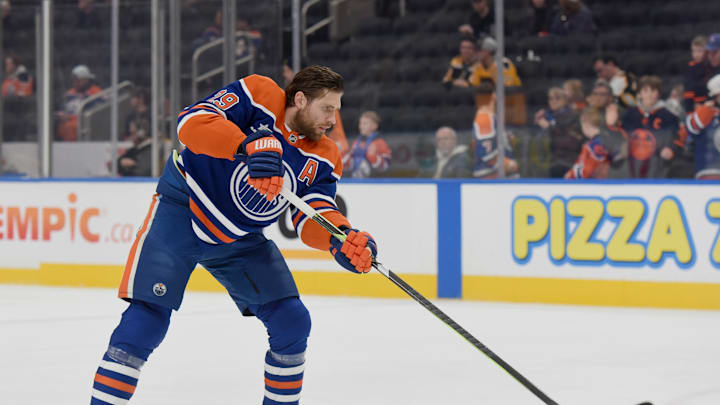 Boston Bruins v Edmonton Oilers