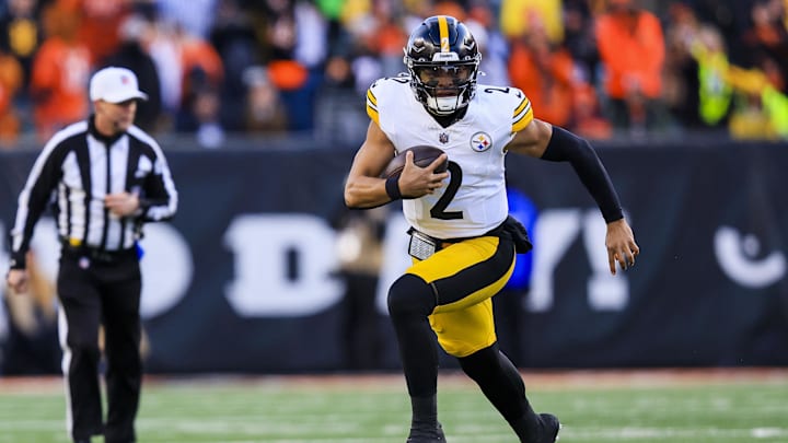 Dec 1, 2024; Cincinnati, Ohio, USA; Pittsburgh Steelers quarterback Justin Fields (2) runs with the ball against the Cincinnati Bengals in the second half at Paycor Stadium. Mandatory Credit: Katie Stratman-Imagn Images Dec 1, 2024; Cincinnati, Ohio, USA; Pittsburgh Steelers quarterback Justin Fields (2) runs with the ball against the Cincinnati Bengals in the second half at Paycor Stadium. Mandatory Credit: Katie Stratman-Imagn Images