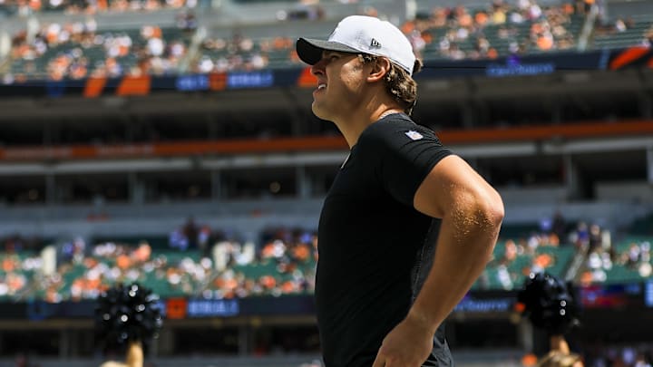 Cincinnati Bengals defensive end Trey Hendrickson walks onto the field before the game against the Indianapolis Colts 