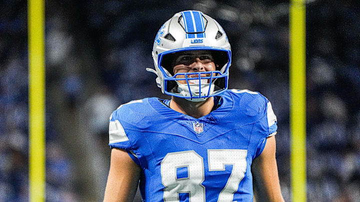 Detroit Lions tight end Sam LaPorta (87) warms up ahead of the Cleveland Browns game at Ford Field in Detroit on Sunday, Sept. 28, 2025. Detroit Lions tight end Sam LaPorta (87) warms up ahead of the Cleveland Browns game at Ford Field in Detroit on Sunday, Sept. 28, 2025.