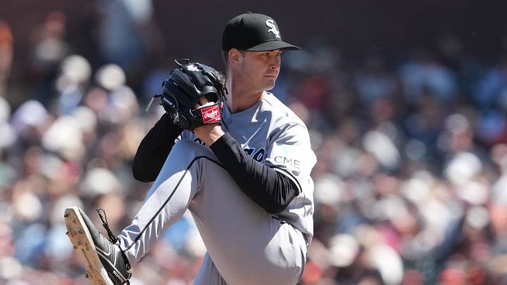 May 23, 2026; San Francisco, California, USA; Chicago White Sox pitcher Jordan Leasure (49) throws a pitch against the San Francisco Giants during the sixth inning at Oracle Park. Mandatory Credit: Darren Yamashita-Imagn Images