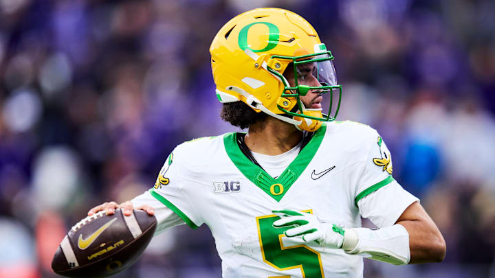 Oregon quarterback Dante Moore Oregon quarterback Dante Moore