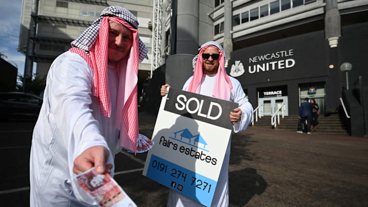 Machen Späße, sollten aber eigentlich keinen Grund zur Freude haben: Die Fans von Newcastle United