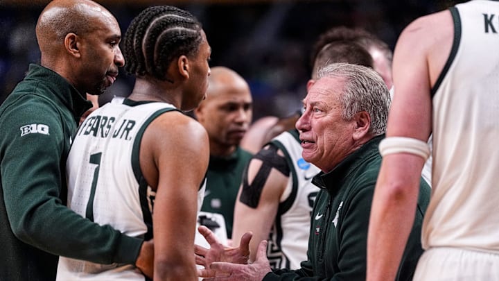 Michigan State head coach Tom Izzo talks to guard Jeremy Fears Jr. (1) at a timeout against Louisville during the second half of NCAA Tournament Second Round at KeyBank Center in Buffalo on Saturday, March 21, 2026.