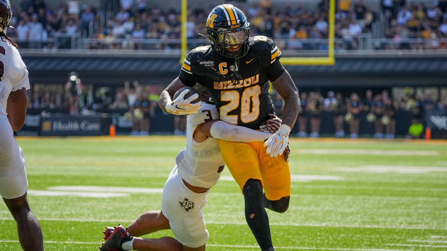 Photo: si.com No. 23 Mizzou Football vs. Arkansas: Battle Line Rivalry Preview and How to Watch