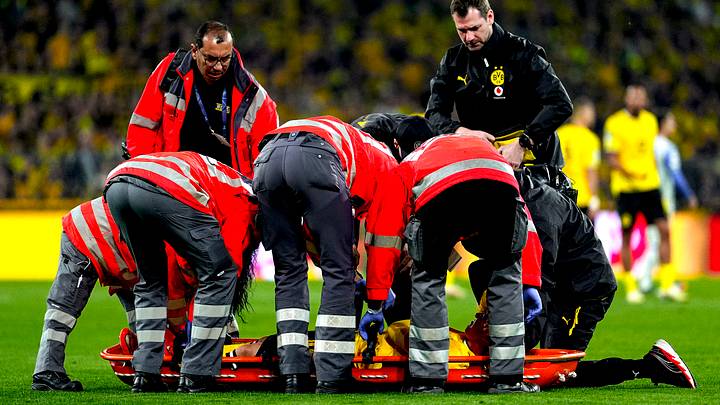 Der BVB sorgt sich um Konstantinos Karetsas, der gegen Villarreal vom Platz und in ein Krankenhaus gebracht werden musste Der BVB sorgt sich um Konstantinos Karetsas, der gegen Villarreal vom Platz und in ein Krankenhaus gebracht werden musste