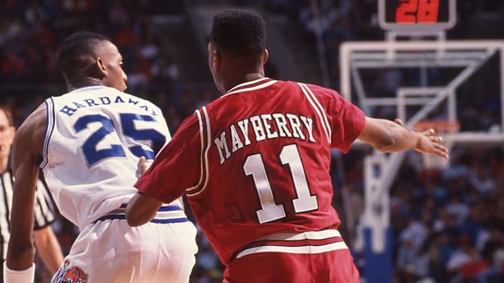 Arkansas guard Lee Mayberry covers Memphis State's Annfernee "Penny" Hardaway.