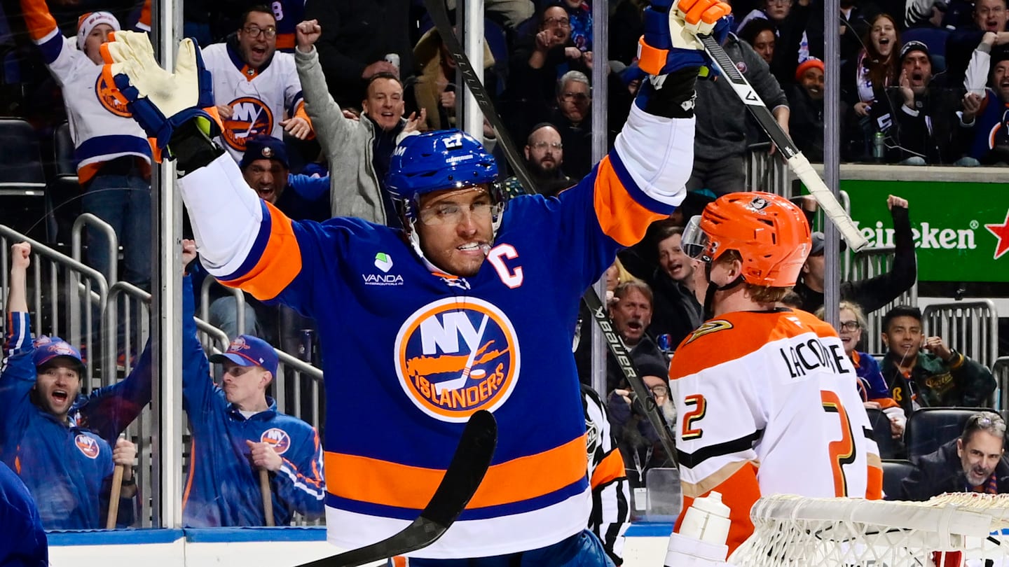 NY Islanders captain Anders Lee on Schaefer's rise and Palmieri's legendary assist