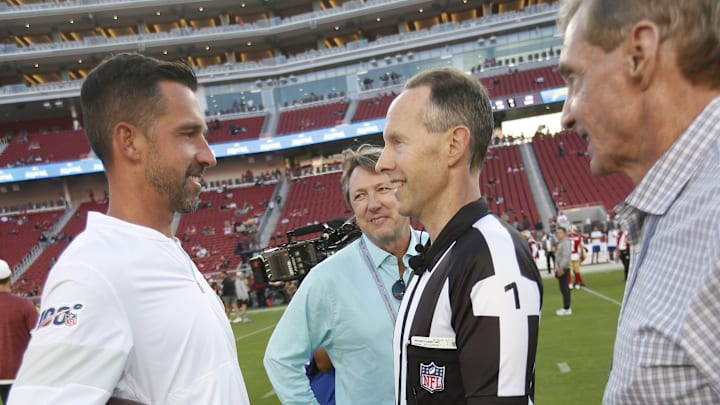 San Francisco 49ers head coach Kyle Shanahan (L) and NFL referee Scott Novak (R)