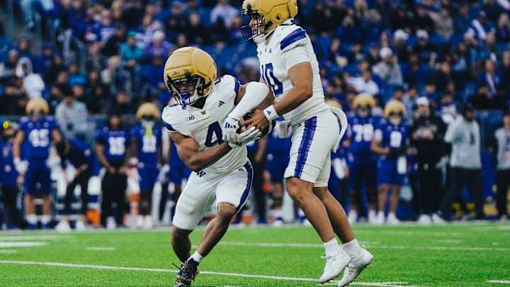 Jordan Washington (4) fakes a handoff with Kini McMillan in the UW Spring Game. Jordan Washington (4) fakes a handoff with Kini McMillan in the UW Spring Game.