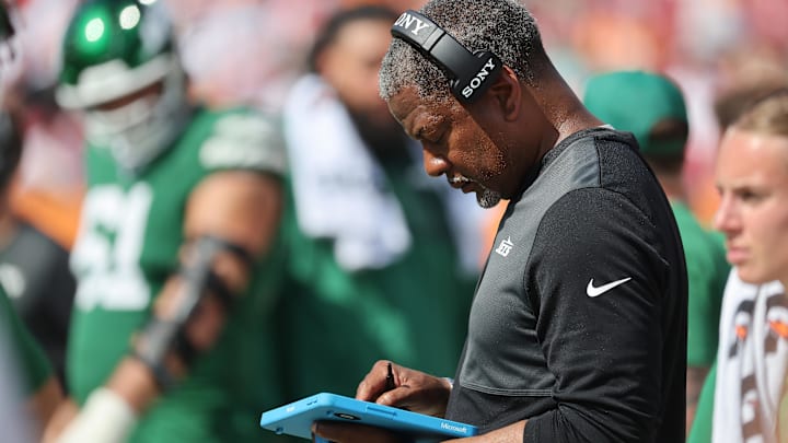 Sep 21, 2025; Tampa, Florida, USA; New York Jets head coach Aaron Glenn against the Tampa Bay Buccaneers during the second half at Raymond James Stadium. Mandatory Credit: Kim Klement Neitzel-Imagn Images Sep 21, 2025; Tampa, Florida, USA; New York Jets head coach Aaron Glenn against the Tampa Bay Buccaneers during the second half at Raymond James Stadium. Mandatory Credit: Kim Klement Neitzel-Imagn Images