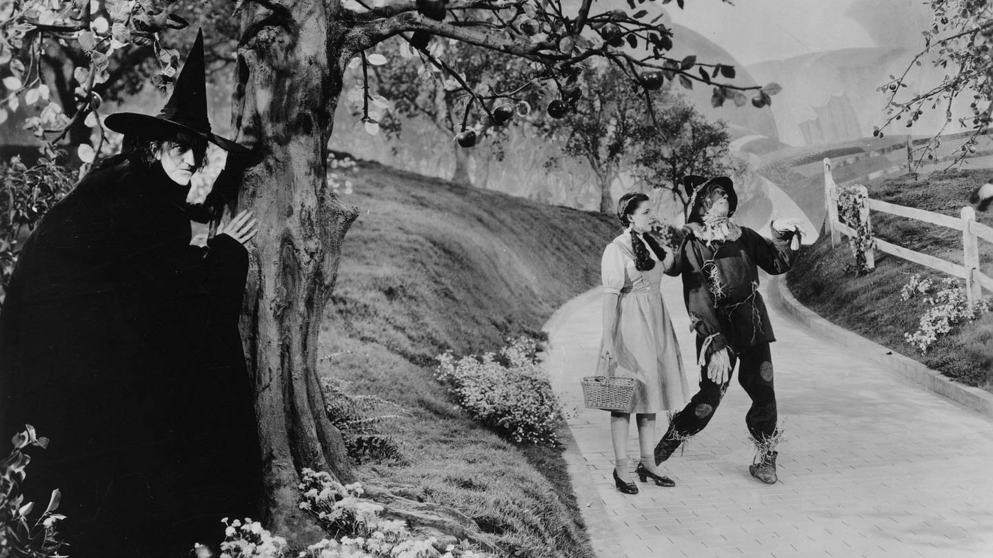 The Alleged Curse of 'The Wizard of Oz' Is Creepier Than Any Childhood Nightmare