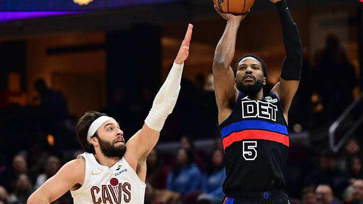 Jan 27, 2025; Cleveland, Ohio, USA; Detroit Pistons guard Malik Beasley (5) shoots over the defense of Cleveland Cavaliers guard Max Strus (1) during the first half at Rocket Mortgage FieldHouse. Mandatory Credit: Ken Blaze-Imagn Images Jan 27, 2025; Cleveland, Ohio, USA; Detroit Pistons guard Malik Beasley (5) shoots over the defense of Cleveland Cavaliers guard Max Strus (1) during the first half at Rocket Mortgage FieldHouse. Mandatory Credit: Ken Blaze-Imagn Images