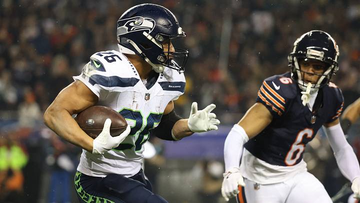 Kyler Gordon closes in on Seattle running back Zach Charbonnet. Gordon seems close to a return to the playing field. Kyler Gordon closes in on Seattle running back Zach Charbonnet. Gordon seems close to a return to the playing field.