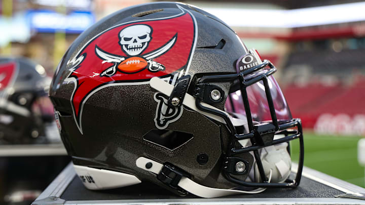 The Tampa Bay Buccaneers could be a potential landing spot for a pair of top defensive free agents still on the market.