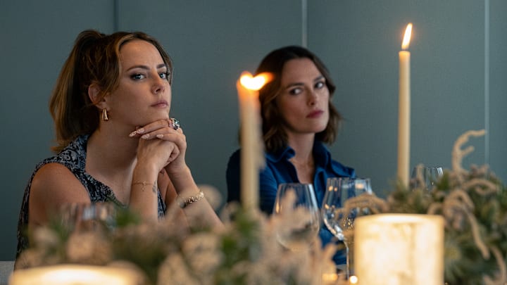 The Woman in Cabin 10. (L-R) Kaya Scodelario as Grace and Keira Knightley as Lo in The Woman in Cabin 10. Cr. Parisa Taghizadeh/Netflix © 2025