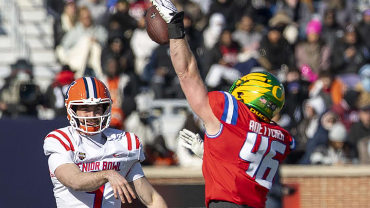 Jan 31, 2026; Mobile, AL, USA; National linebacker Bryce Boettcher (46) of Oregon blocks a pass from American quarterback Luke Altmyer (9) of Illinois during the first half of the 2026 Senior Bowl at University of South Alabama, Hancock Whitney Stadium. Mandatory Credit: Vasha Hunt-Imagn Images