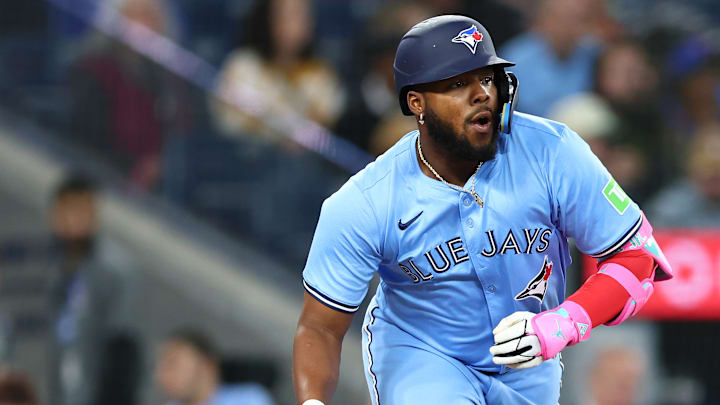 Guerrero Jr. firmó por 14 temporadas 