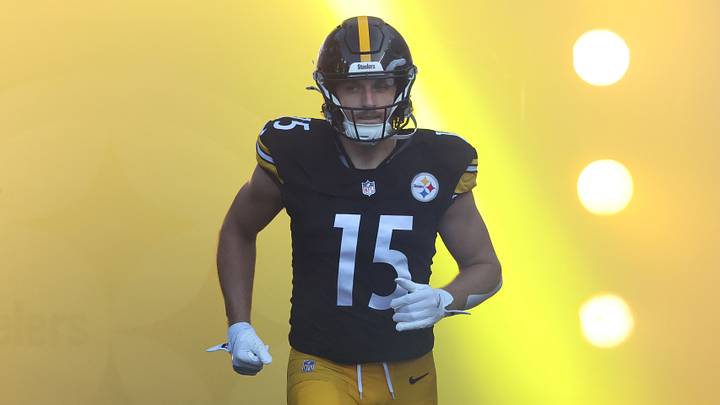 Aug 21, 2026; Pittsburgh, Pennsylvania, USA;  Pittsburgh Steelers wide receiver Ben Skowronek (15) takes the field to play the New York Jets at Acrisure Stadium.  Mandatory Credit: Charles LeClaire-Imagn Images