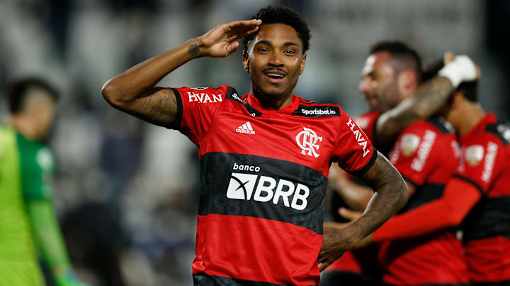 O Flamengo recebeu uma oferta do Panathinaikos, da Grécia, por Vitinho, que tem contrato até o final do ano e já declarou que não vai renovar O Flamengo recebeu uma oferta do Panathinaikos, da Grécia, por Vitinho, que tem contrato até o final do ano e já declarou que não vai renovar