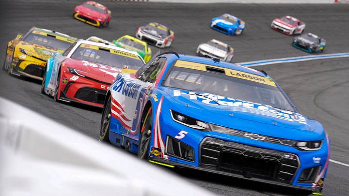 Hendrick Motorsports driver Kyle Larson (5) and driver Chase Briscoe (19) lead the first laps during the Bank of America 400 at Charlotte Motor Speedway.  Jim Dedmon-Imagn Images