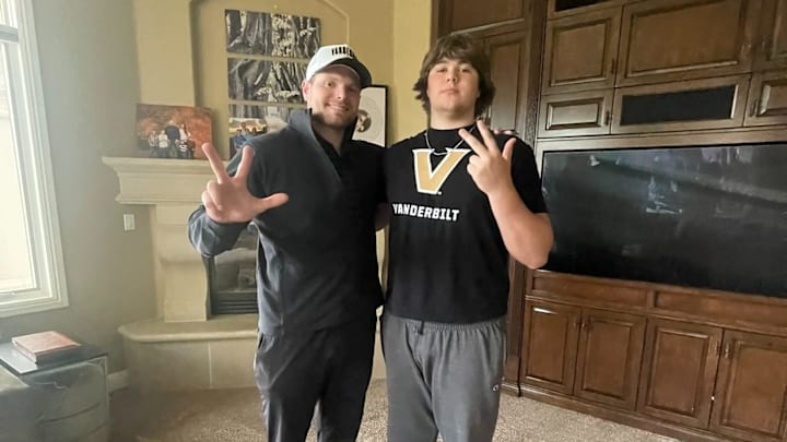 2026 OT Quinn Buckey alongside Mizzou assistant offensive line coach Jeff Nady.