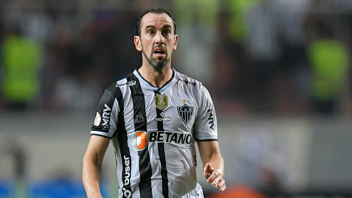 Godín não seguirá no Atlético-MG