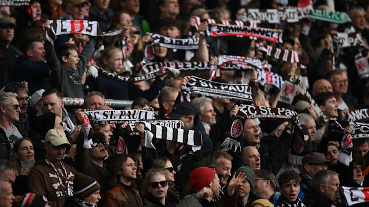 Die Pauli-Fans im heimischen Millerntor-Stadion Die Pauli-Fans im heimischen Millerntor-Stadion