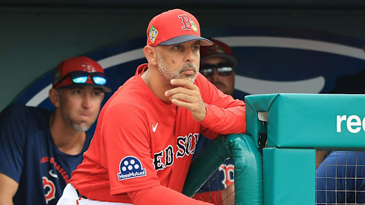 Boston Red Sox despidió al manager Alex Cora pero no estará mucho tiempo sin empleo 