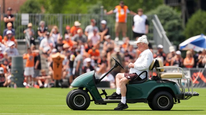 Jul 26, 2024; Cincinnati, OH, USA; Cincinnati Bengals president Mike Brown observes the team’s training camp practice at Kettering Health Practice Fields. Mandatory Credit: Kareem Elgazzar-USA TODAY Sports Jul 26, 2024; Cincinnati, OH, USA; Cincinnati Bengals president Mike Brown observes the team’s training camp practice at Kettering Health Practice Fields. Mandatory Credit: Kareem Elgazzar-USA TODAY Sports