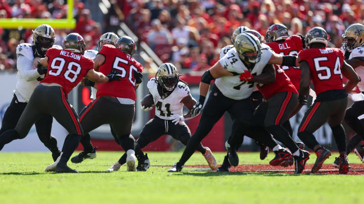 New Orleans Saints running back Alvin Kamara (41) runs against the Tampa Bay Buccaneers New Orleans Saints running back Alvin Kamara (41) runs against the Tampa Bay Buccaneers