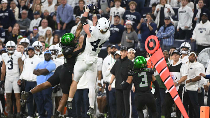 Dec 7, 2024; Indianapolis, IN, USA; Penn State Nittany Lions tight end Tyler Warren (44) catches a pass over the head of Oregon Ducks linebacker Devon Jackson (26) during the third quarter in the 2024 Big Ten Championship game at Lucas Oil Stadium. Mandatory Credit: Robert Goddin-Imagn Images