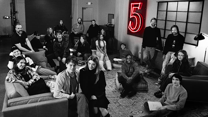 STRANGER THINGS. (L to R) Noah Schnapp, Millie Bobby Brown, David Harbour, Winona Ryder, Cara Buono, Joe Keery, Amybeth McNulty, Charlie Heaton, Brett Gelman, Maya Hawke, Natalia Dyer, Jamie Campbell Bower, Priah Ferguson, Linda Hamilton, Gaten Matarazzo, Caleb McLaughlin, Ross Duffer, Matt Duffer, Finn Wolfhard, and Sadie Sink of STRANGER THINGS. Cr. Atsushi Nishijima/Netflix © 2024