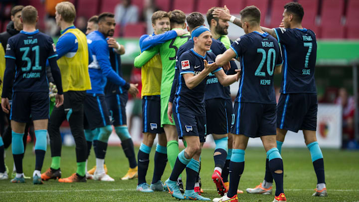 Erleichterung nach dem Abpfiff - Hertha BSC zeigt Lebenszeichen Erleichterung nach dem Abpfiff - Hertha BSC zeigt Lebenszeichen