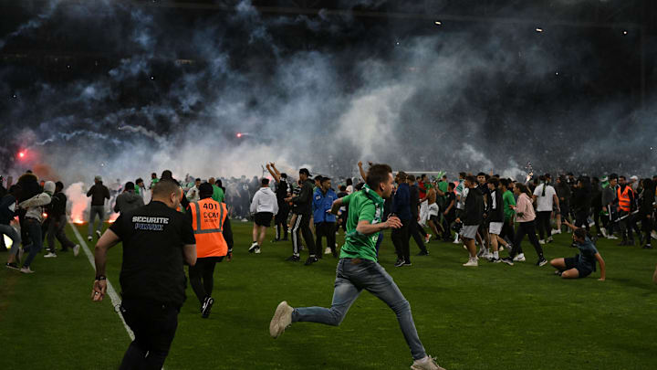 Chaotische Szenen in Saint-Etienne