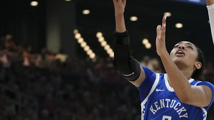 Feb 9, 2026; Austin, Texas, USA; Kentucky Wildcats forward Teonni Key (7) shoots a lay up against Texas Longhorns forward Breya Cunningham (25) during the second quarter at Moody Center. Mandatory Credit: Dustin Safranek-Imagn Images