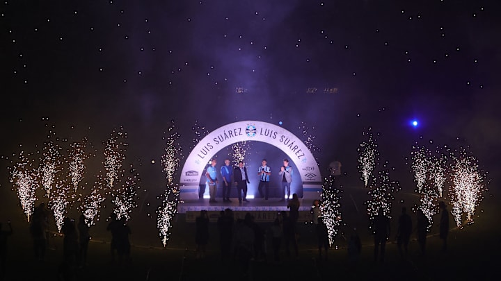 Luis Suarez a rejoint Grêmio.